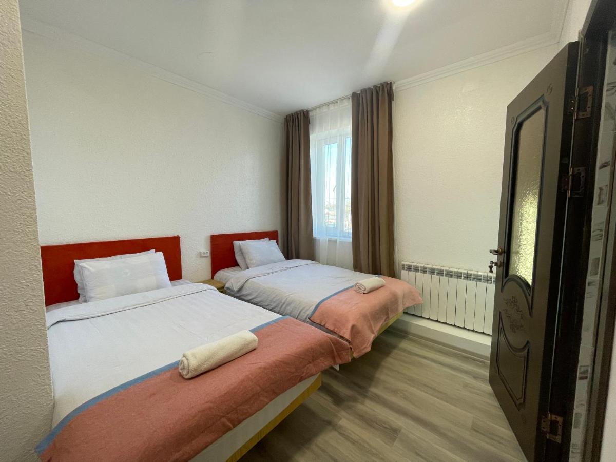 Duet Hostel & Hotel Karakol Dış mekan fotoğraf